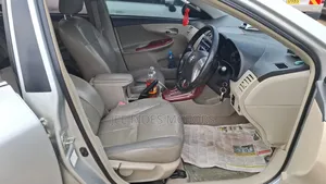 Toyota Corolla 2010 Silver