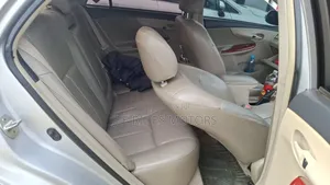 Toyota Corolla 2010 Silver