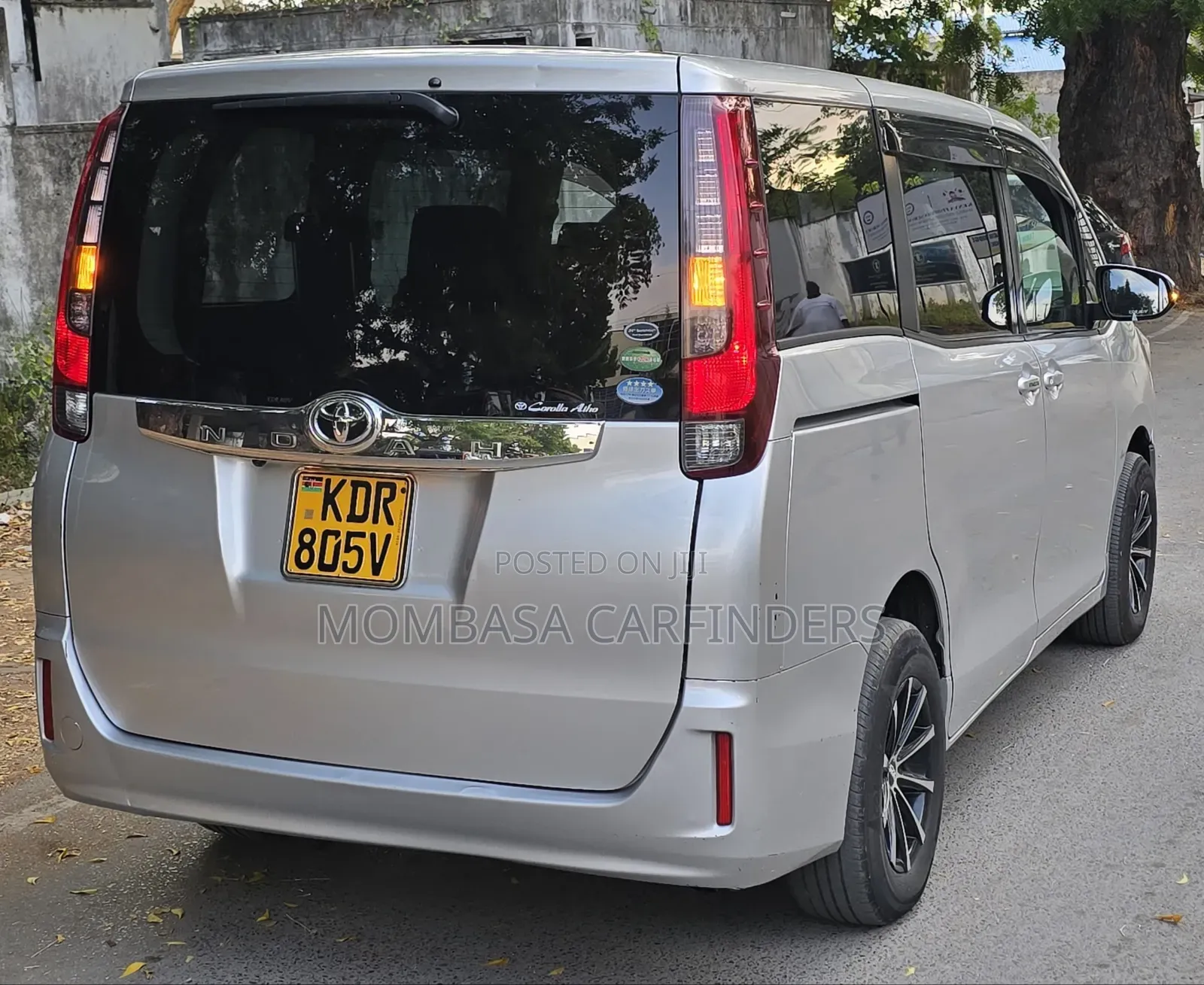 Toyota Noah 2017 Silver