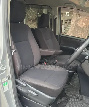 Toyota Noah 2017 Silver