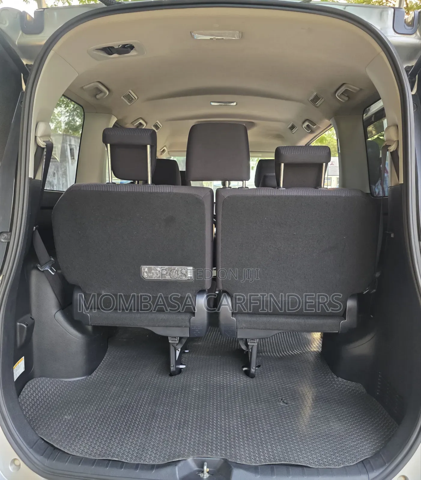 Toyota Noah 2017 Silver