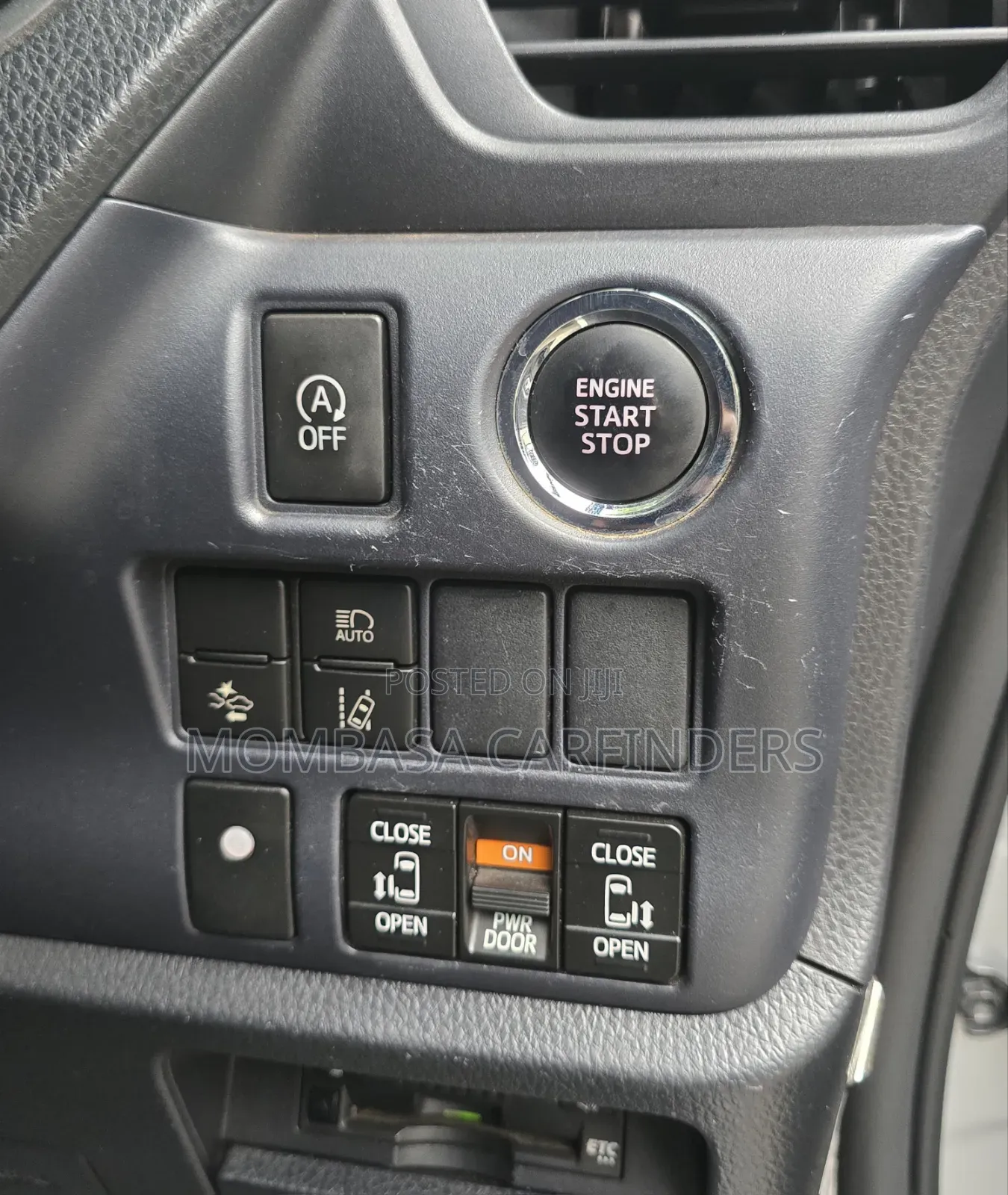 Toyota Noah 2017 Silver