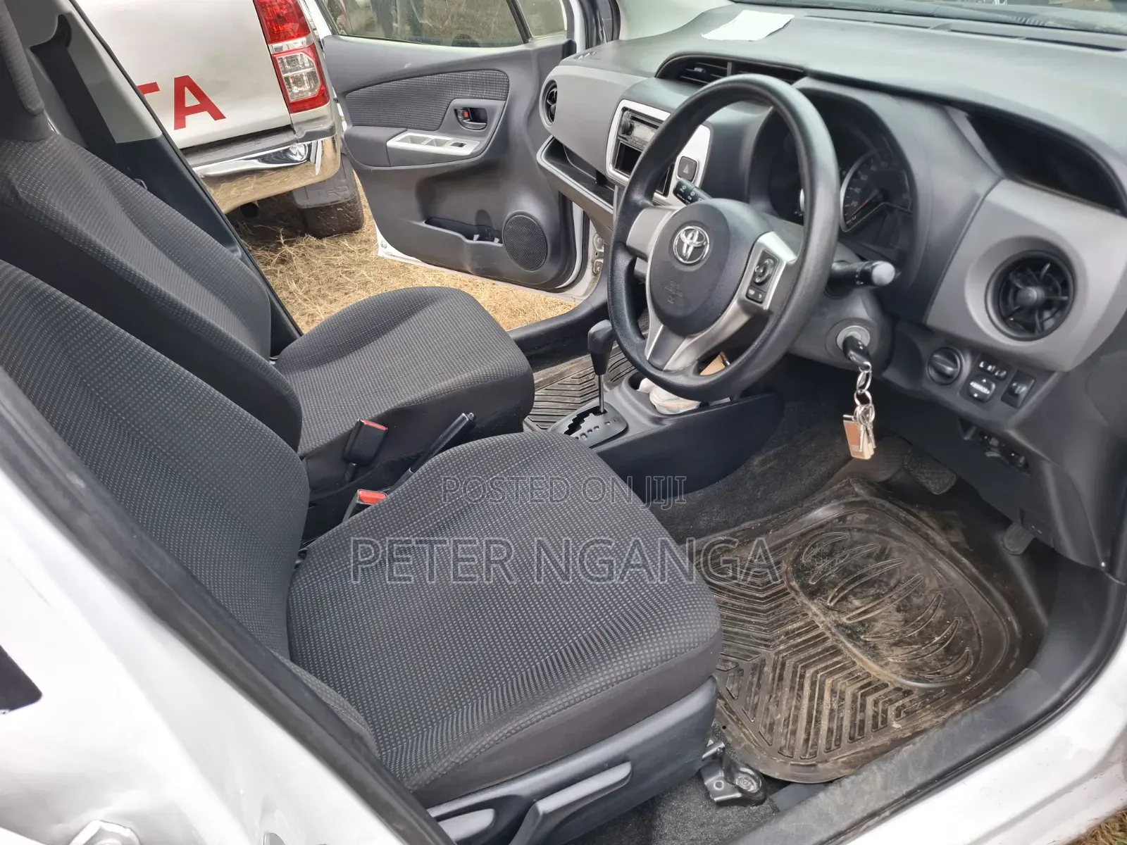 Toyota Vitz 2016 White