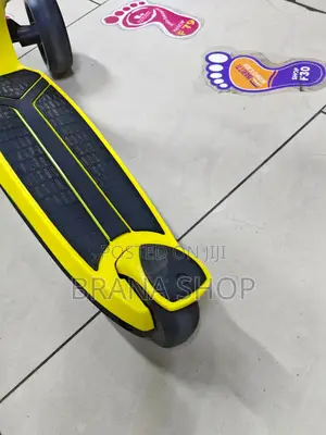 3-Wheel Kids Scooter With Pinwheel Attachment