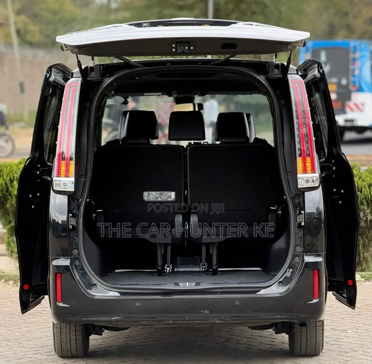 Toyota Esquire 2.0 FWD (7 seater) 2019 Black