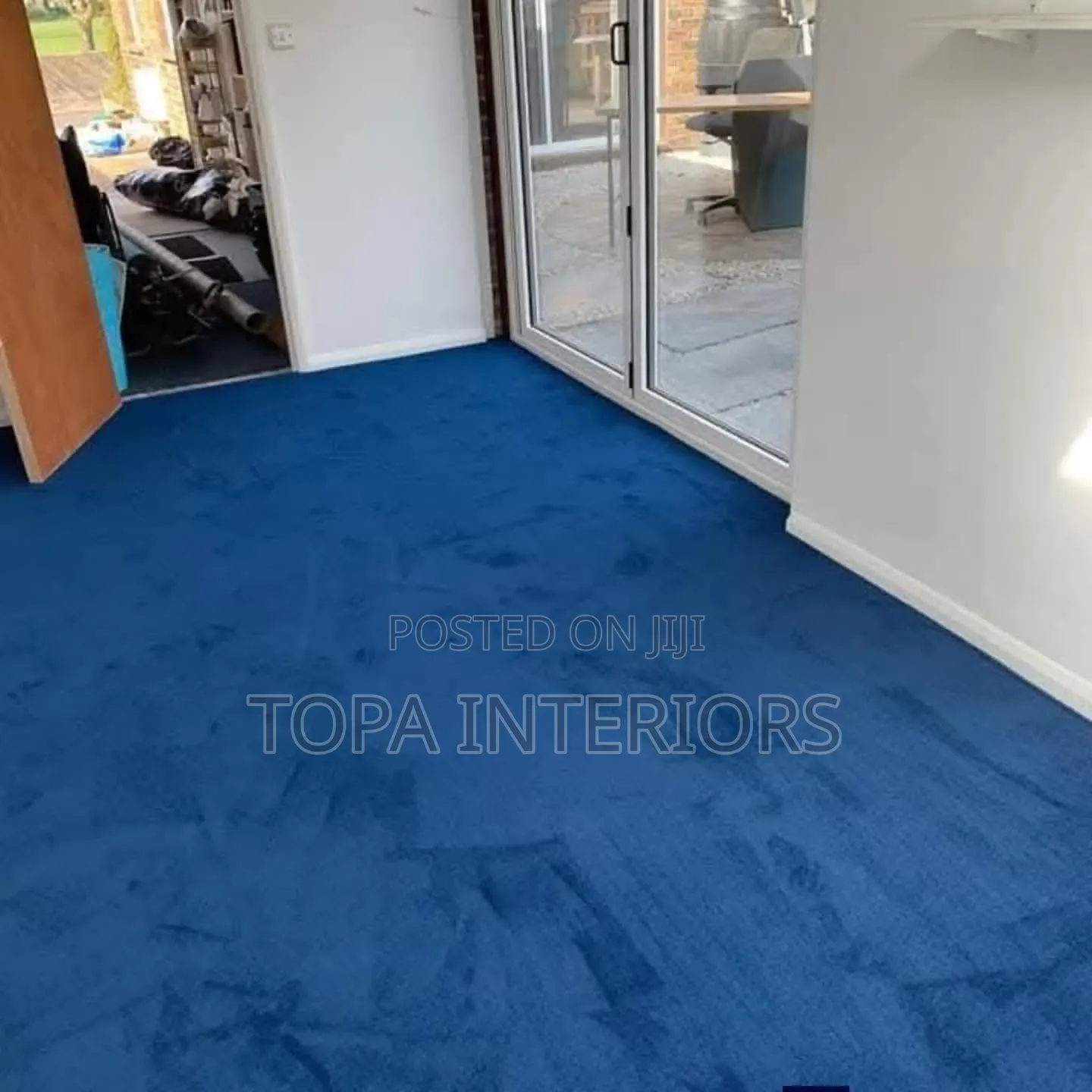 Fluffy Warm Wall to Wall Floor Carpets Installation