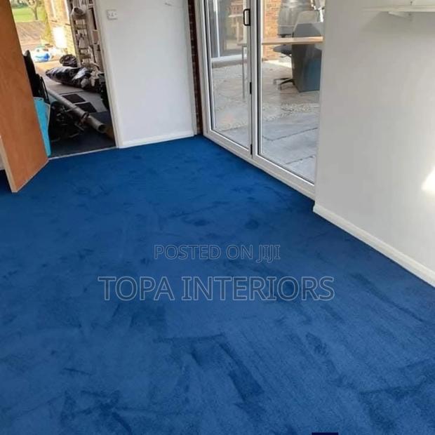 Fluffy Warm Wall to Wall Floor Carpets Installation