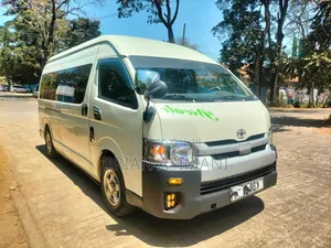 Toyota HiAce 2019 White