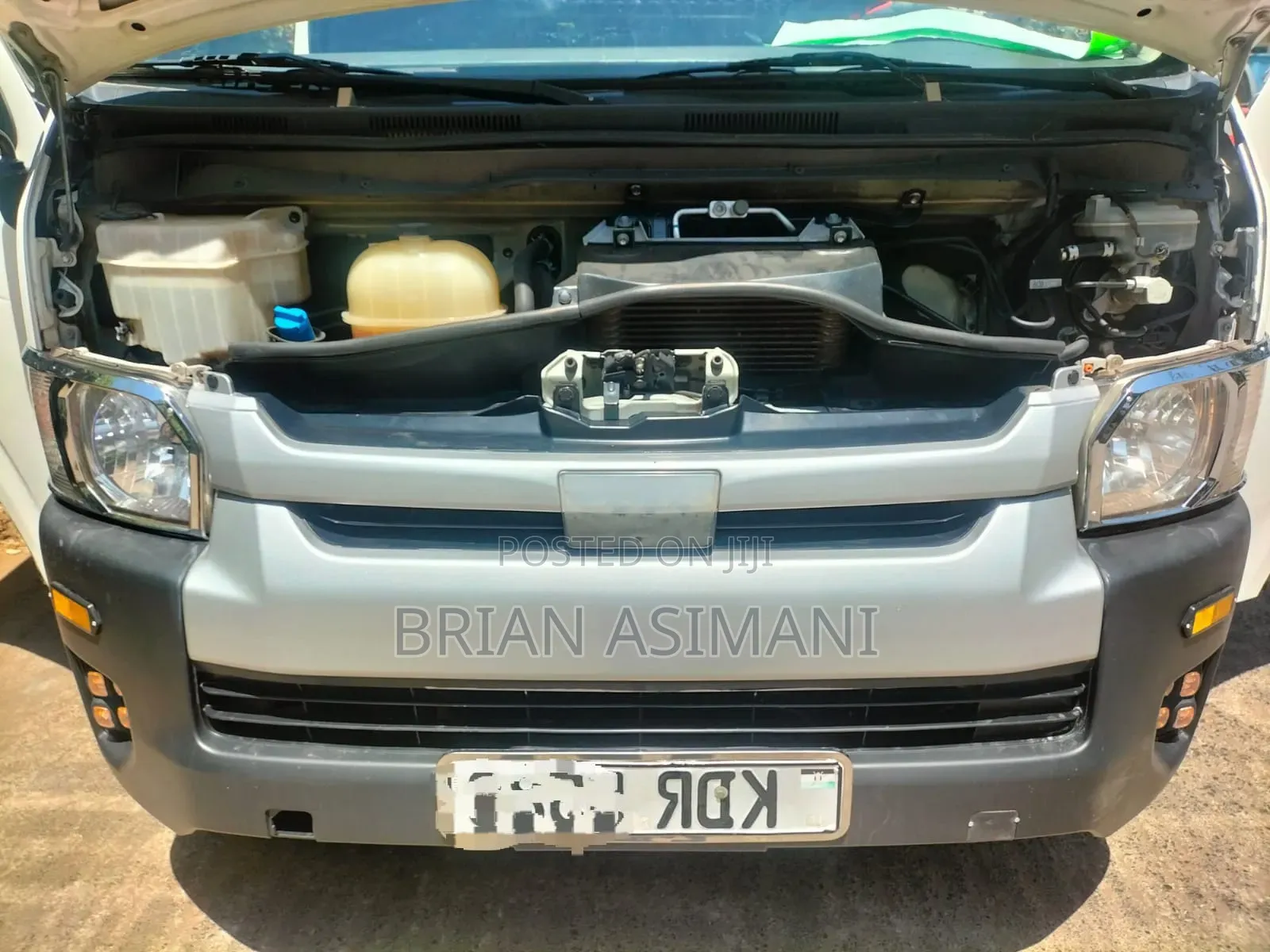 Toyota HiAce 2019 White