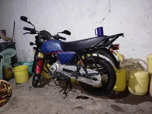 Bajaj Boxer 150 UG 2025 Red