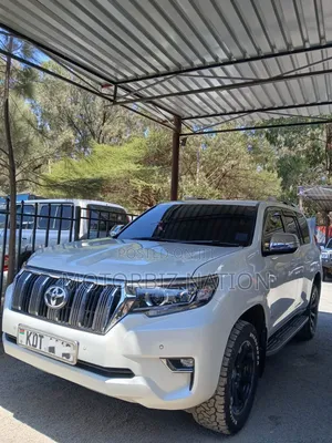 Toyota Land Cruiser Prado 2018 White