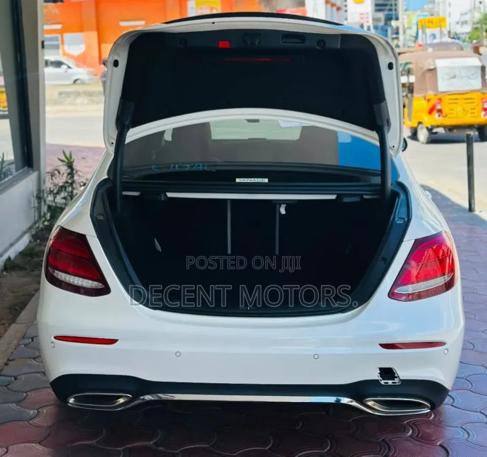 Mercedes-Benz E200 2021 White