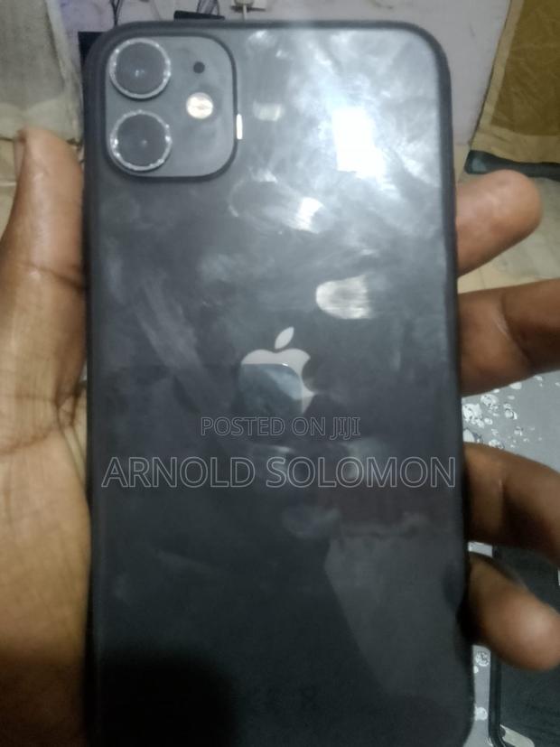 Apple iPhone 11 64 GB Black - main view