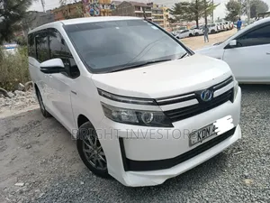Toyota Voxy 2017 White