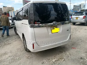 Toyota Voxy 2017 White