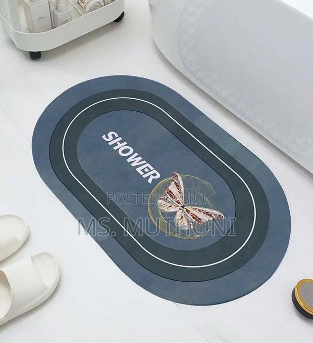 Super-Absorbent Oval Floor Mats With Anti-Slip Rubber Undersides, - main view