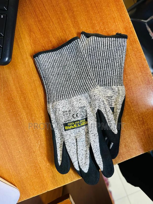 Anticut Gloves