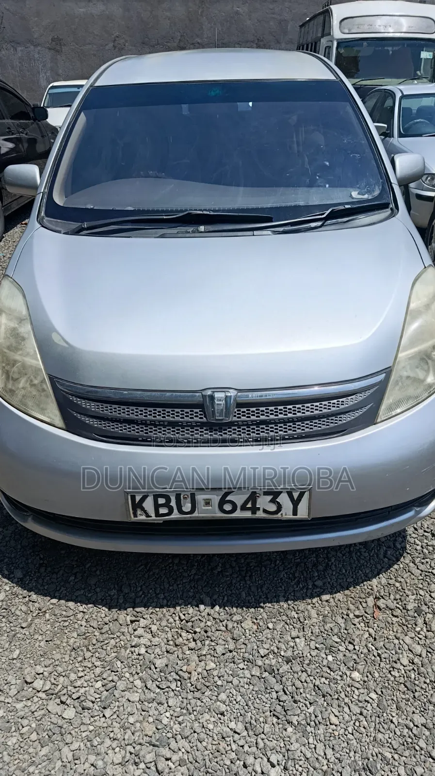Toyota ISIS 2006 Gray