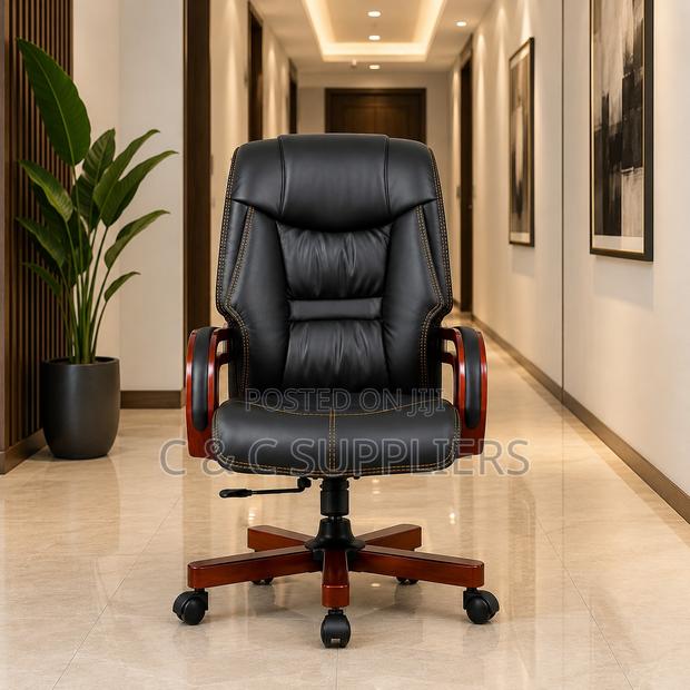 Black Leather Boss High Back Seat. - thumbnail 3
