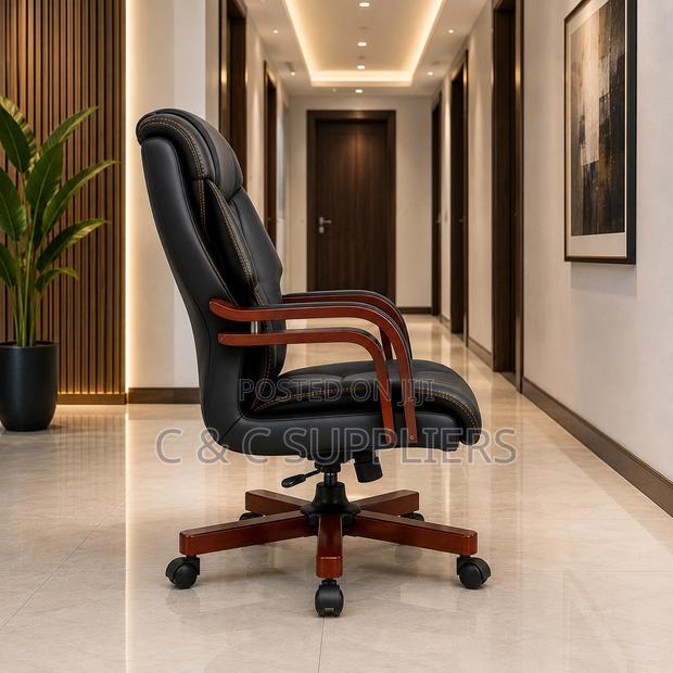 Black Leather Boss High Back Seat. - thumbnail 2