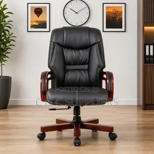 Black Leather Boss High Back Seat.