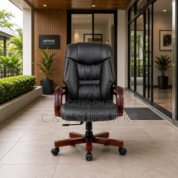 Black Leather Boss High Back Seat. - thumbnail 5