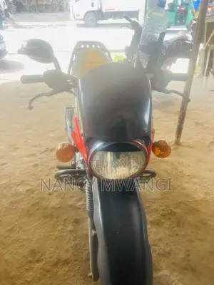 Bajaj Boxer 125 2023 Red