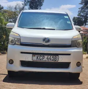 Toyota Voxy 2010 White
