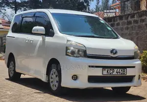Toyota Voxy 2010 White