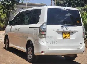 Toyota Voxy 2010 White