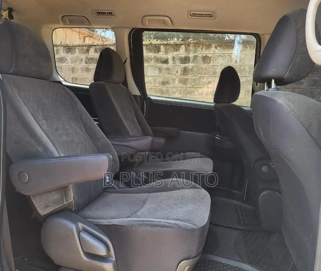Toyota Voxy 2010 White