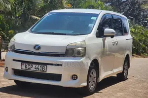 Toyota Voxy 2010 White