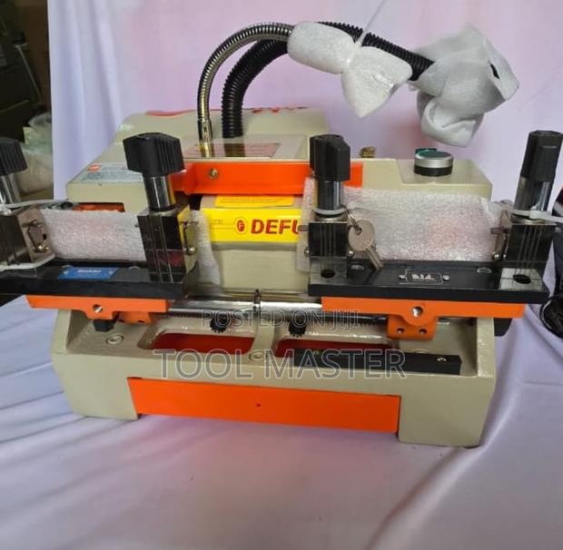 Key Cutter Defu 100e1/Defu 100E1 Key Cutting Machine - main view