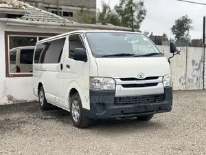 Toyota HiAce 2019 White