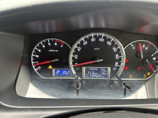 Toyota HiAce 2019 White - thumbnail 4