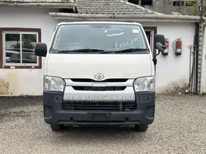 Toyota HiAce 2019 White