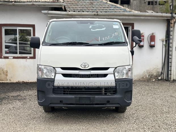 Toyota HiAce 2019 White - thumbnail 2