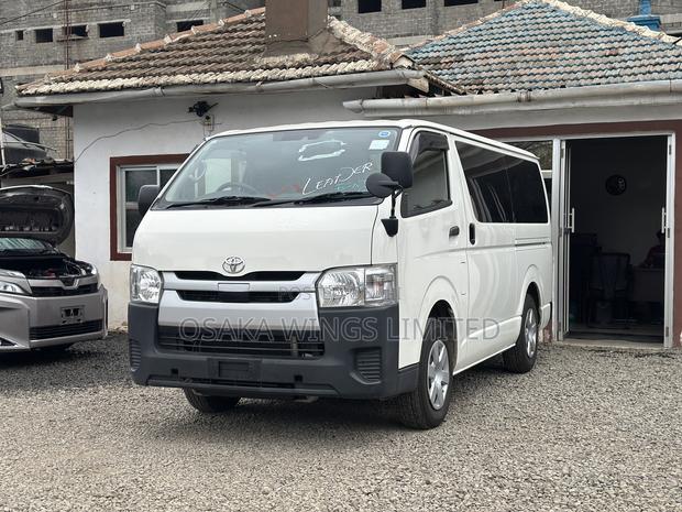 Toyota HiAce 2019 White - thumbnail 3