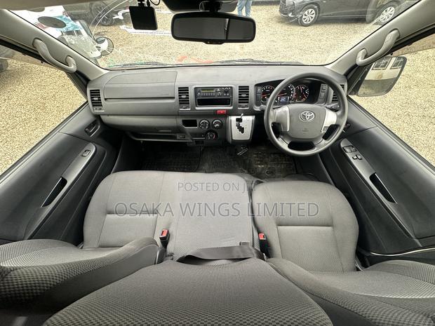 Toyota HiAce 2019 White - thumbnail 5