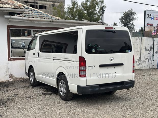 Toyota HiAce 2019 White - thumbnail 8