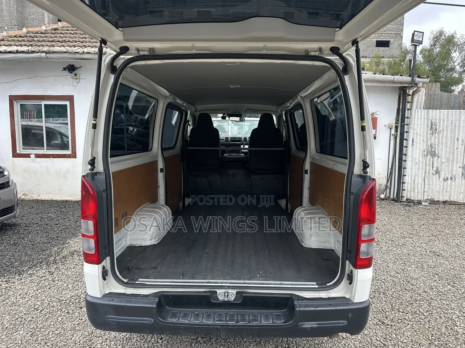 Toyota HiAce 2019 White