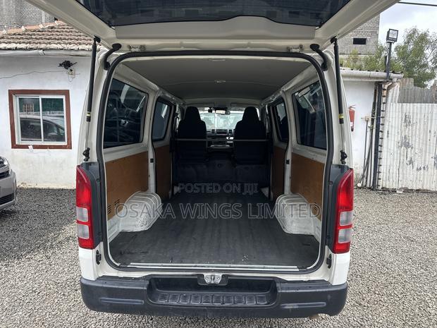 Toyota HiAce 2019 White - thumbnail 9