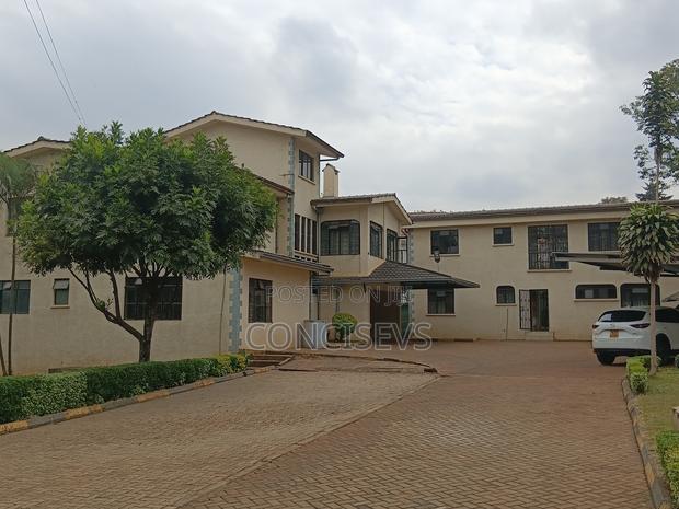 8bdrm Mansion in Nyari Estate Nairobi for sale