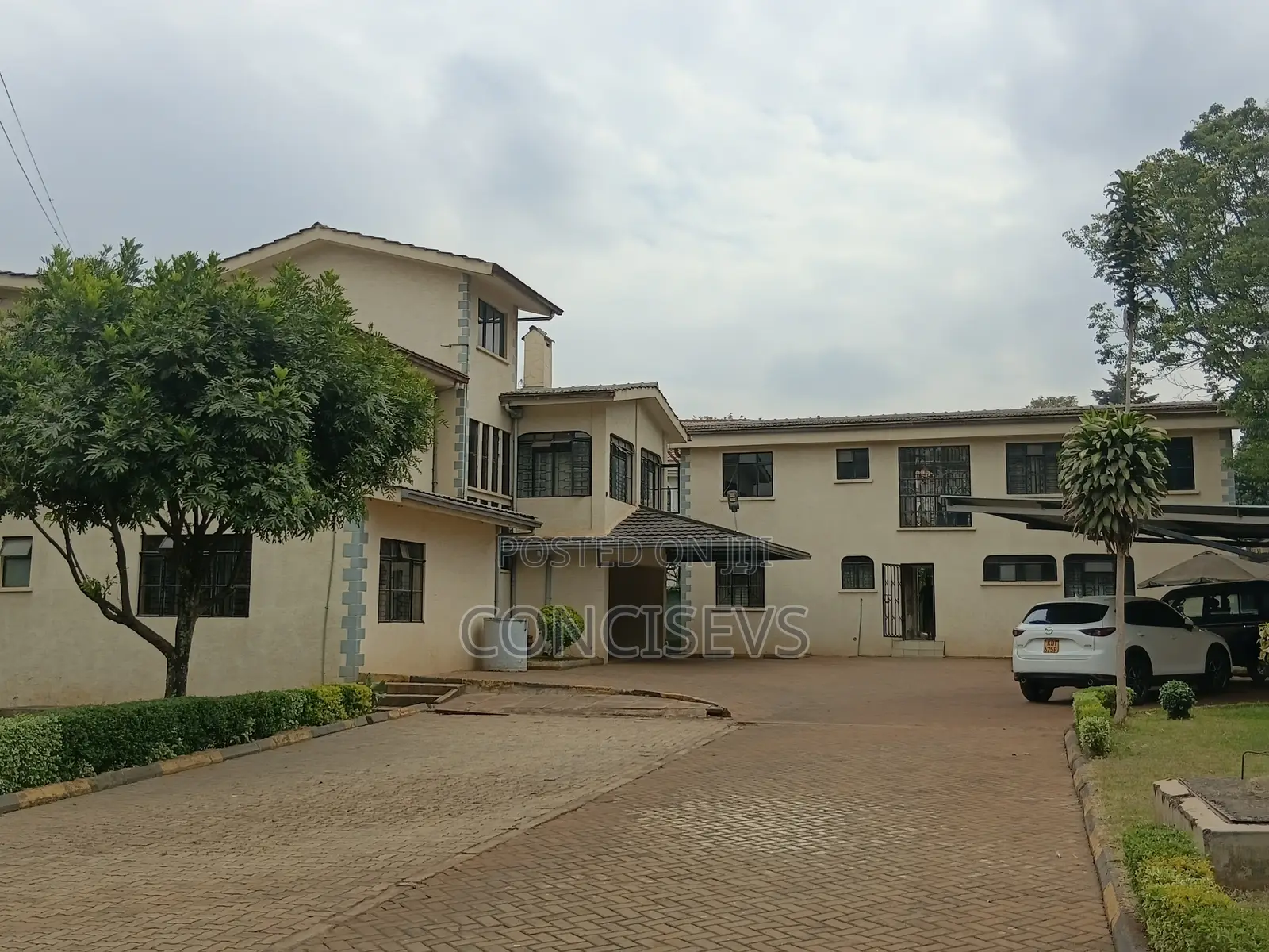 8bdrm Mansion in Nyari Estate Nairobi for sale
