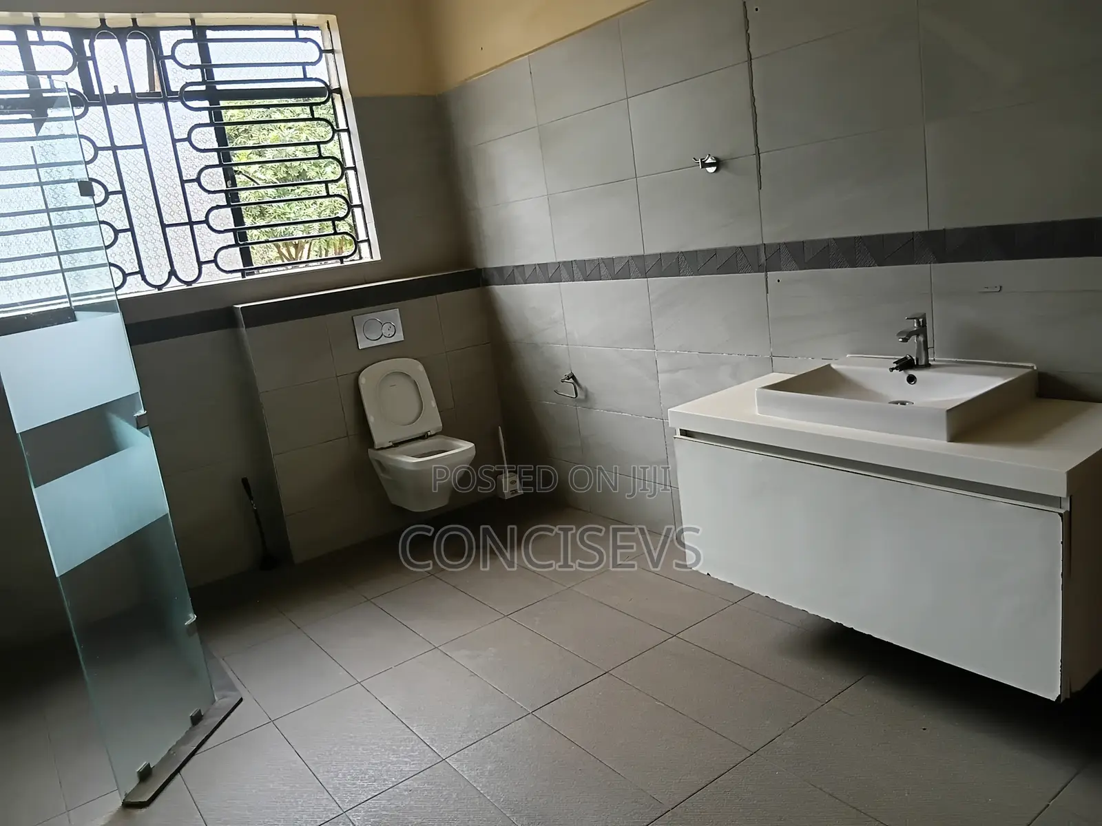 8bdrm Mansion in Nyari Estate Nairobi for sale