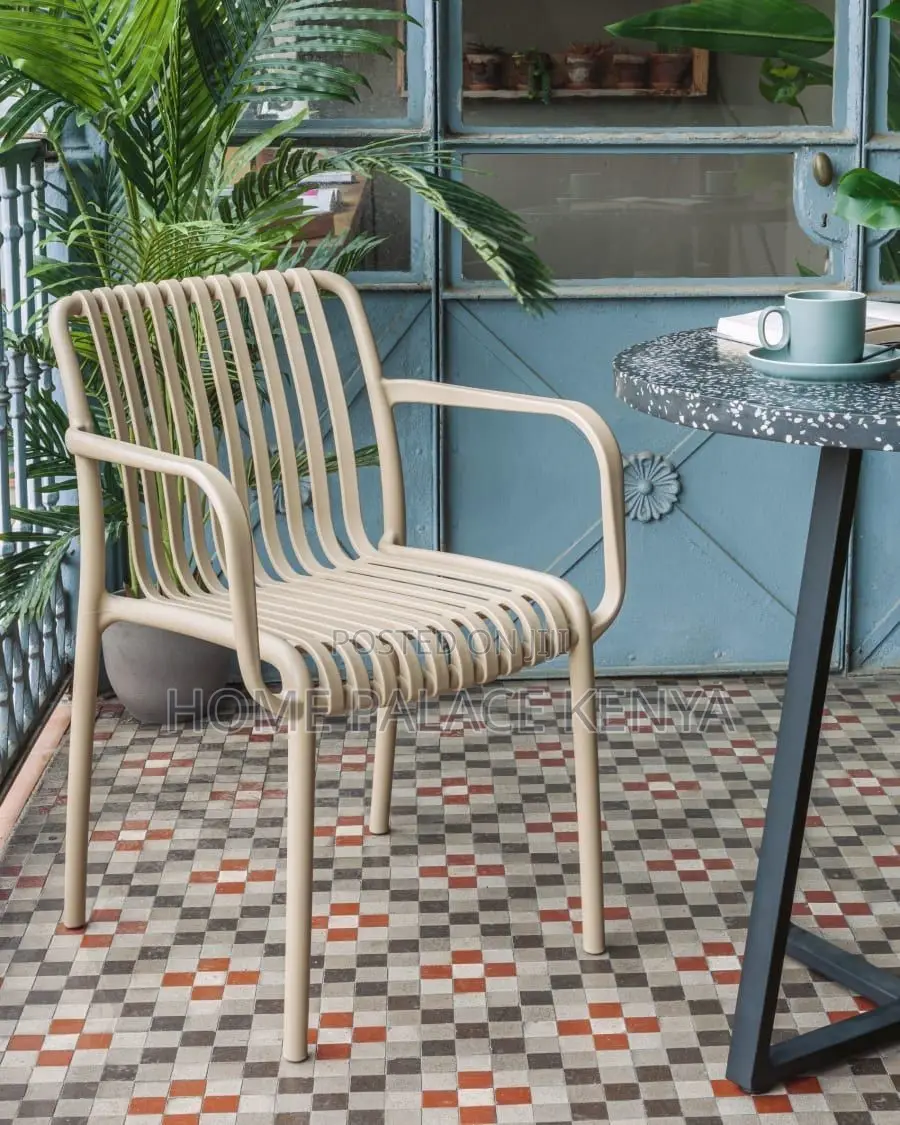 Plastic Chair; Comfortable Plastic Chair for Everyday Use