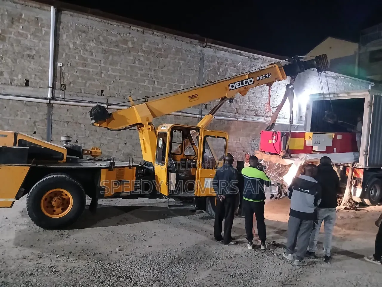 Hoisting Crane Services on Hand 