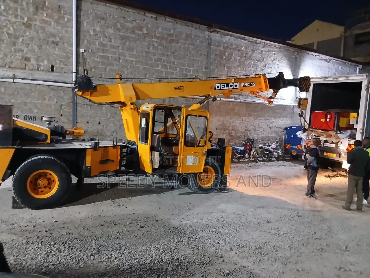 Hoisting Crane Services on Hand 