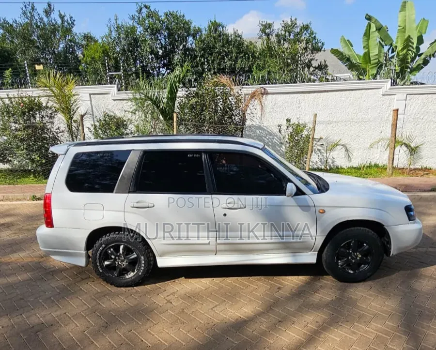 Subaru Forester 2000 White