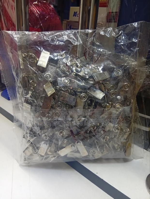 A Packet of 100 Pieces Metal Clips for Holding Name Card/Badge
